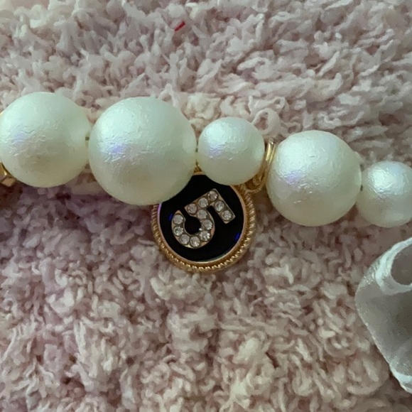 SET OF TWO PURSE OR CROCK CHARMS WITH GINGHAM BOW AND THREE NO. 5 CHARMS - Picture 3 of 5